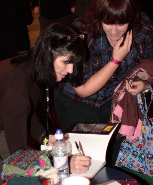 A knitter gets her Bags that Rock book signed by Kelley A knitter gets her Bags that Rock book signed by Kelley