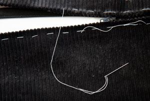 Attaching the zip to the fabric backing Attaching the zip to the fabric backing
